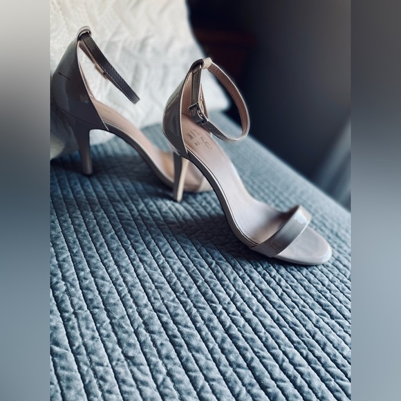 Mix no.6 Heeled Sandal Size 8.5. Worn 1x to a wedding Scuff L heel
4” heel. EUC - Picture 5 of 7